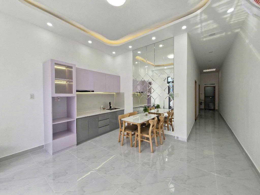 Nhà đẹp ở ngay cạnh Lê Văn Việt