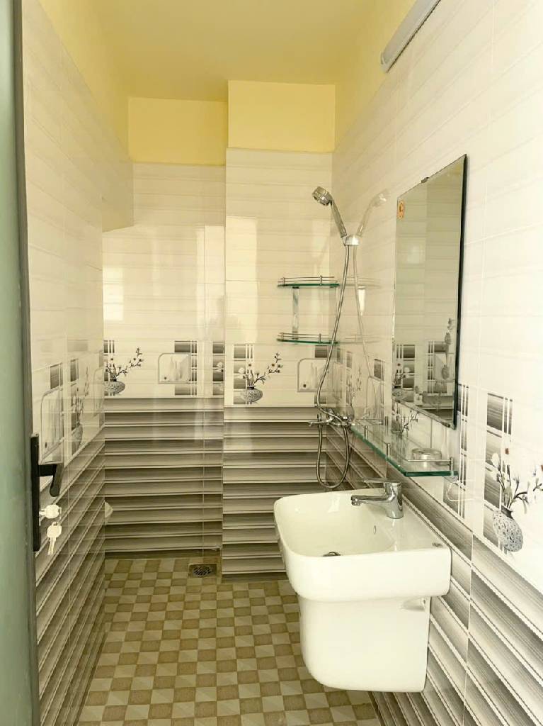 Nhà giá tốt, cực hiếm