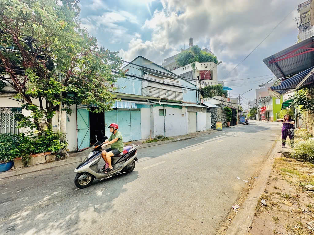 Căn góc 2 mặt tiền