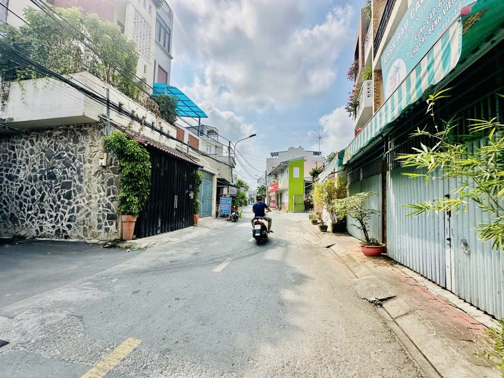 Căn góc 2 mặt tiền