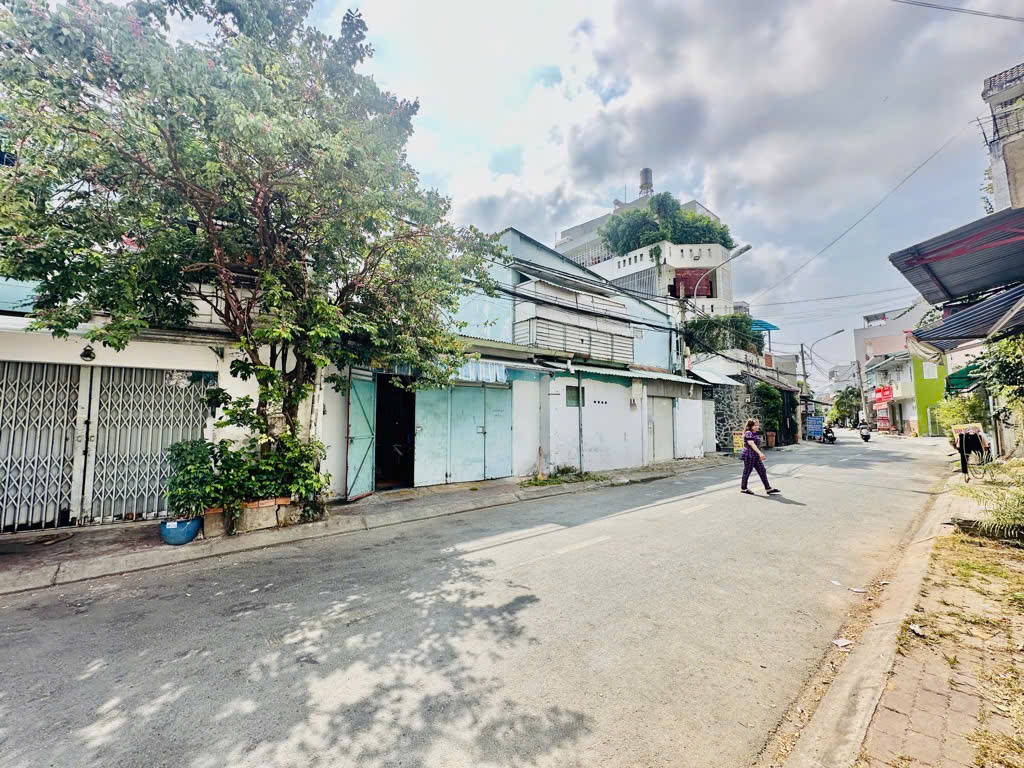 Căn góc 2 mặt tiền