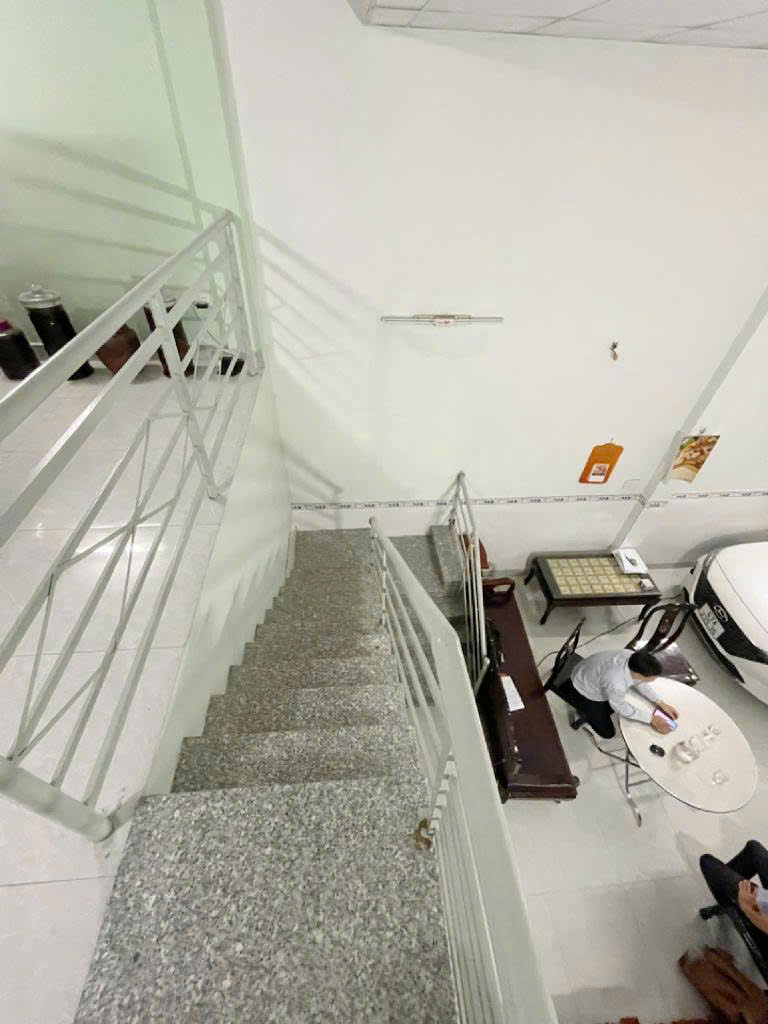 Bán nhà hẻm xe hơi đường 102