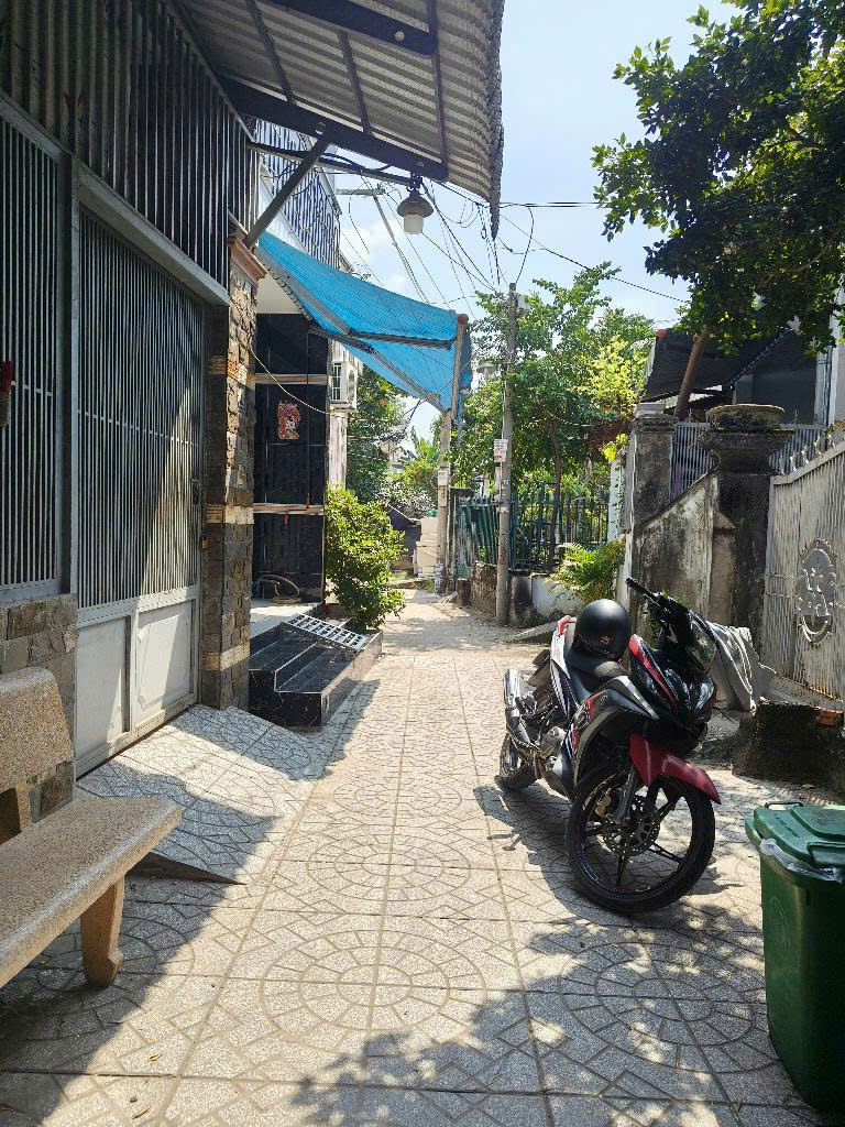 BÁN NHÀ DIỆN TÍCH KHỦNG