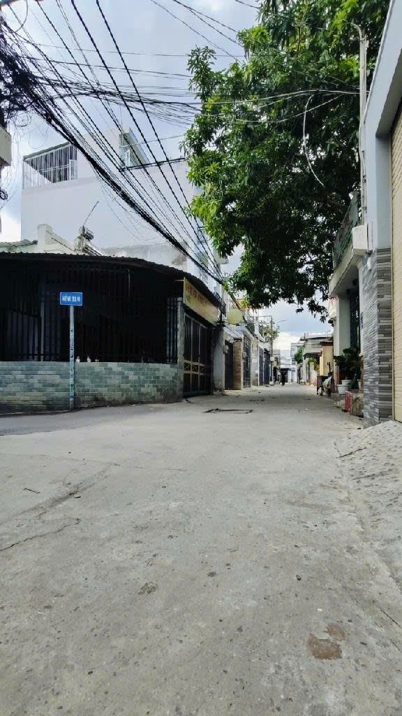 Nhà 2 lầu đẹp – Hẻm lớn như mặt tiền