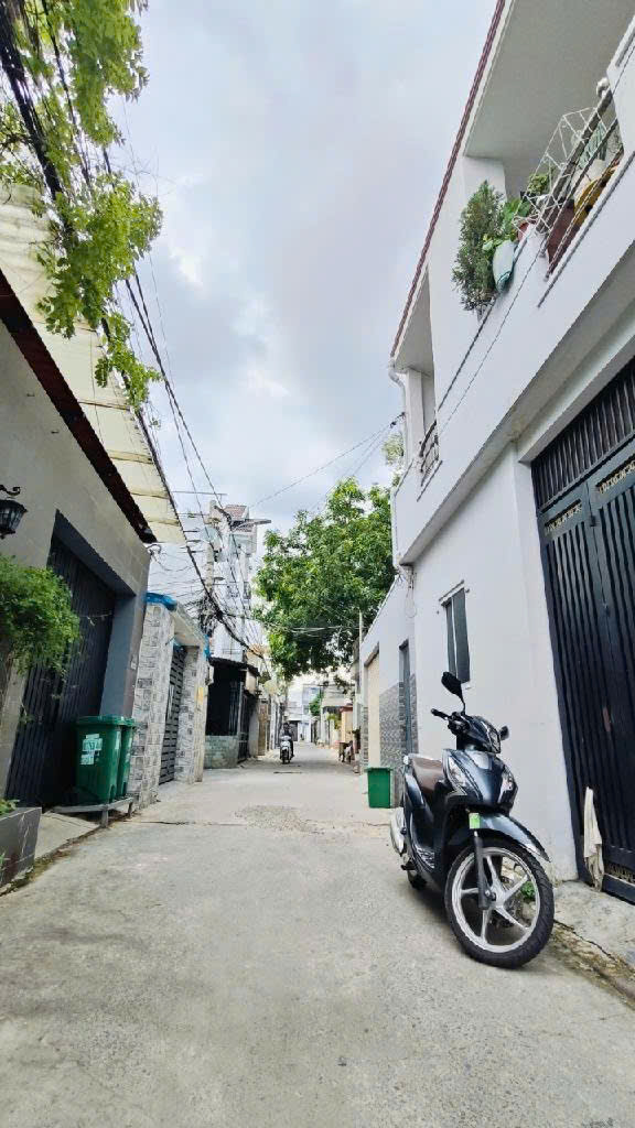 Nhà 2 lầu đẹp – Hẻm lớn như mặt tiền