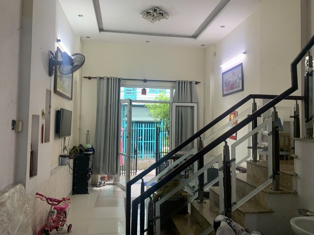 Nhà đẹp: 1 trệt 3 lầu giá chỉ 5 tỷ