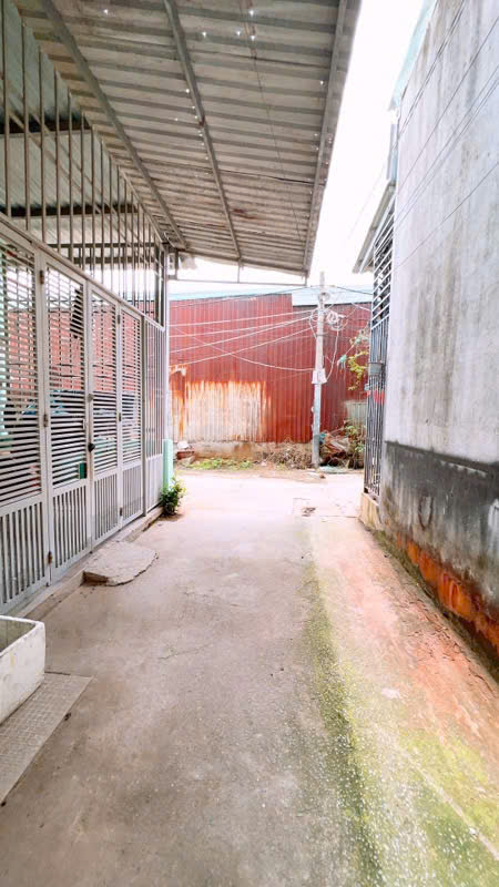 Chủ bán gấp căn nhà 1 trệt, 1 lầu, hẻm xe hơi