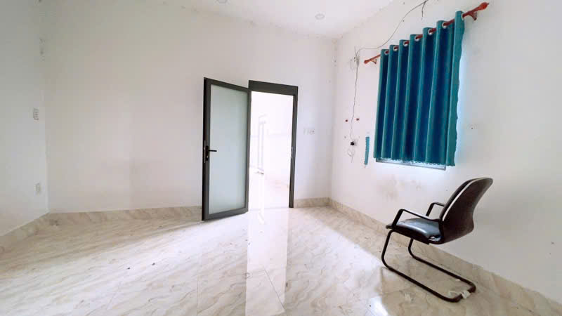 Chủ bán gấp căn nhà 1 trệt, 1 lầu, hẻm xe hơi