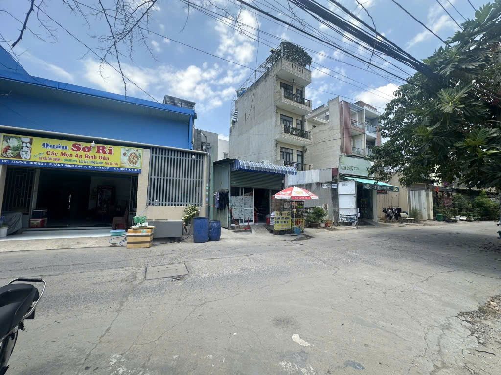 Bán nhanh lô đất mặt tiền cực hiếm tại Thủ Đức.