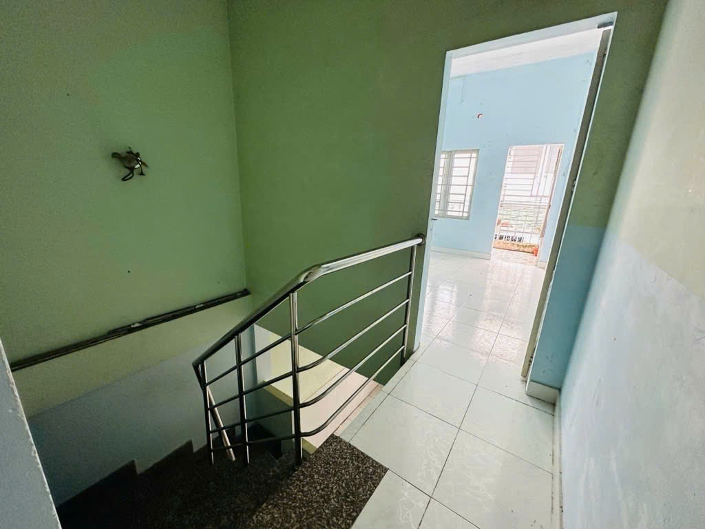 Cần bán nhà đẹp 1 trệt 1 lầu, diện tích 60m², giá chỉ 3.95 tỷ.