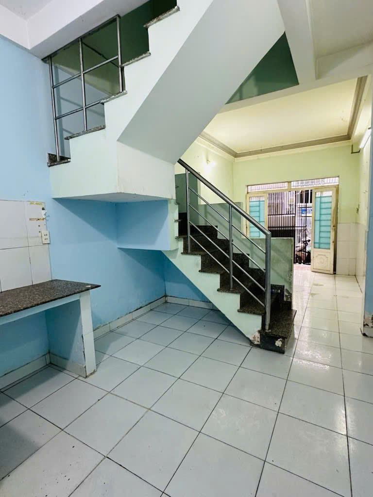 Cần bán nhà đẹp 1 trệt 1 lầu, diện tích 60m², giá chỉ 3.95 tỷ.