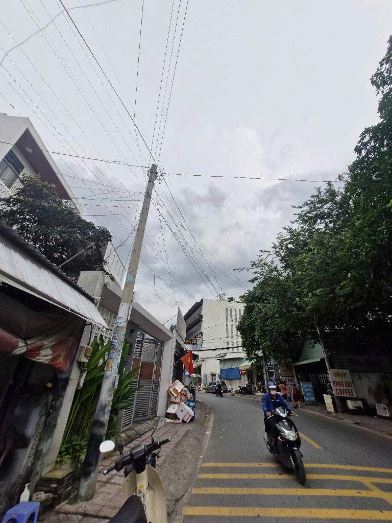 Bán nhà mặt tiền có dãy trọ – Tăng Nhơn Phú – Thu nhập đều đặn hàng tháng