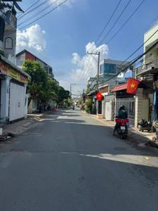 Đất mặt tiền đường 102 - Lã Xuân Oai 61m2 - 5.9 tỷ