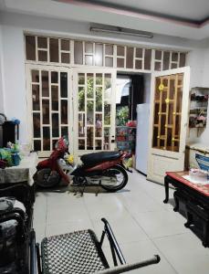 Bán nhà 3 mặt thoáng – Ô tô đậu cửa – Lã Xuân Oai