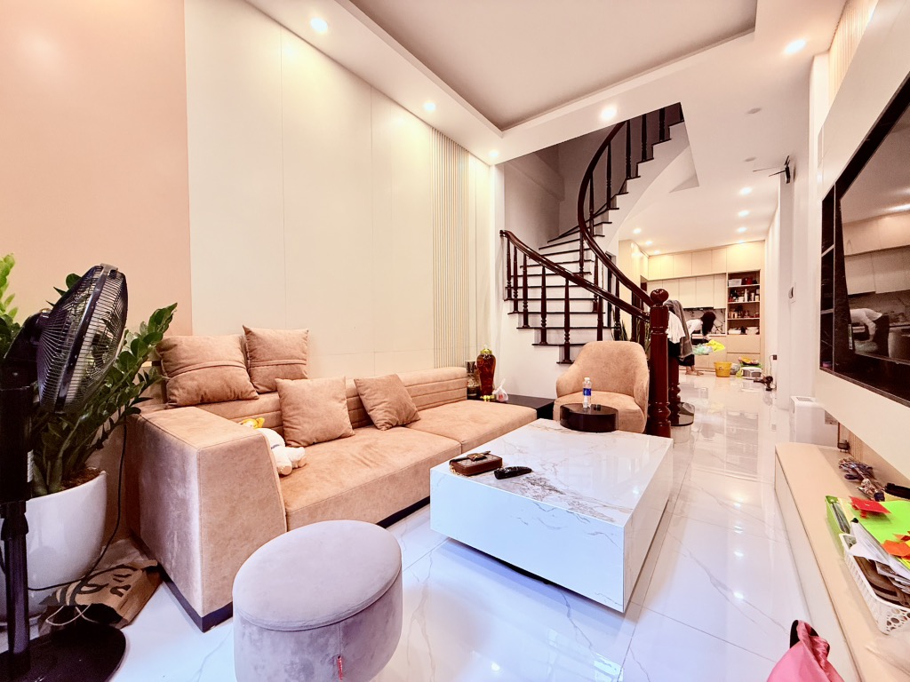 GẤP GẤP - ĐỐNG ĐA - 40 M2– 6.45 TỶ -  TÍNH RA  CHỈ 160TR/M – CÓ NHÀ NGÕ BA GÁC – VÀI BƯỚC RA HỒ BA