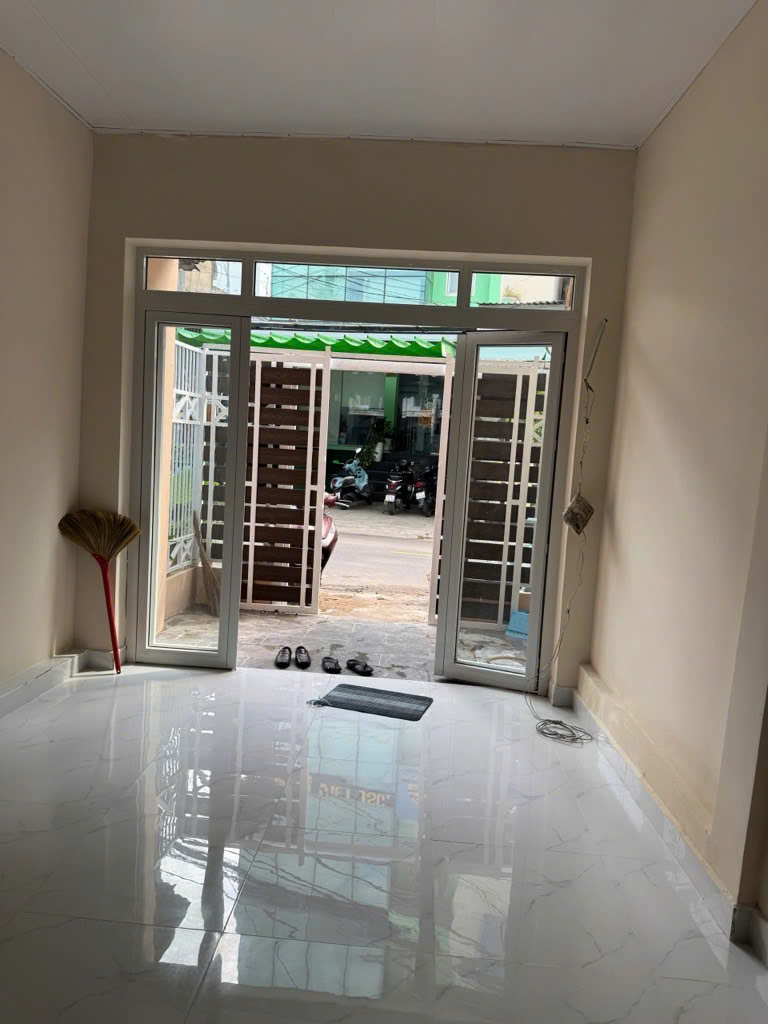 Nhà phố, đường số 546, Phước Long A, Tp Thủ Đức.