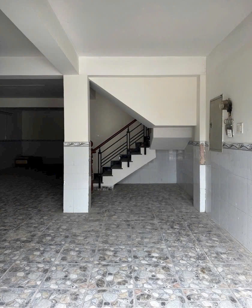 Bán tòa nhà 7 tầng trên đường Nguyễn Duy Trinh. Tp Thủ Đức