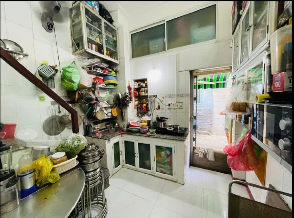 Bán nhà mặt tiền Nguyễn Đình Chính, P.8, Phú Nhuận, gần UBND Phú Nhuận, 3 tầng bê tông, 30 m2, tiện ở và cho thuê. Giá nhỉnh 8 tỷ (còn thương lượng)