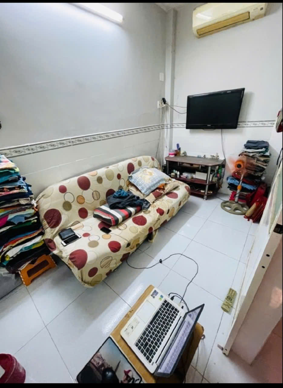 Bán nhà mặt tiền Nguyễn Đình Chính, P.8, Phú Nhuận, gần UBND Phú Nhuận, 3 tầng bê tông, 30 m2, tiện ở và cho thuê. Giá nhỉnh 8 tỷ (còn thương lượng)