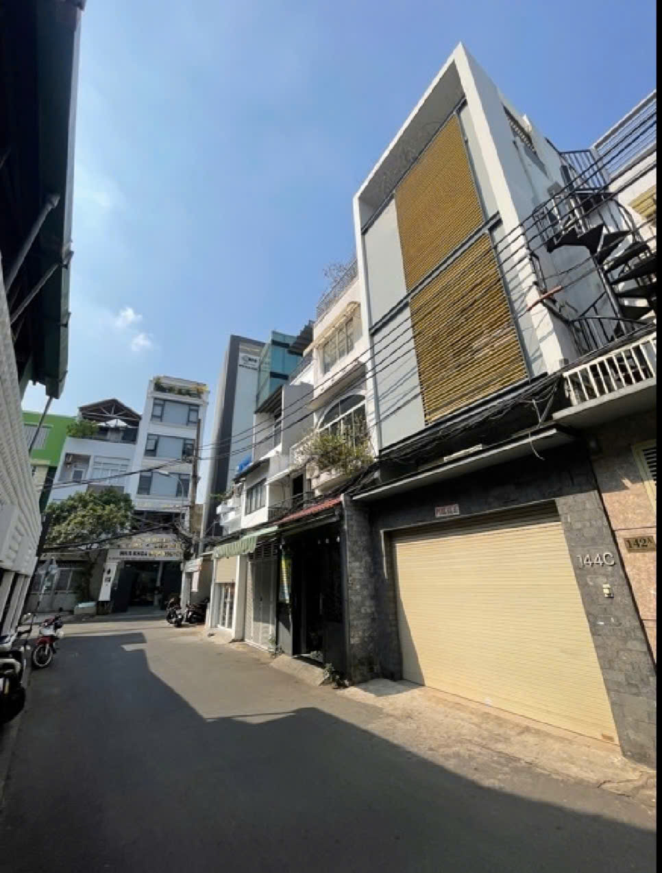 Bán nhà mặt tiền Nguyễn Đình Chính, P.8, Phú Nhuận, gần UBND Phú Nhuận, 3 tầng bê tông, 30 m2, tiện ở và cho thuê. Giá nhỉnh 8 tỷ (còn thương lượng)