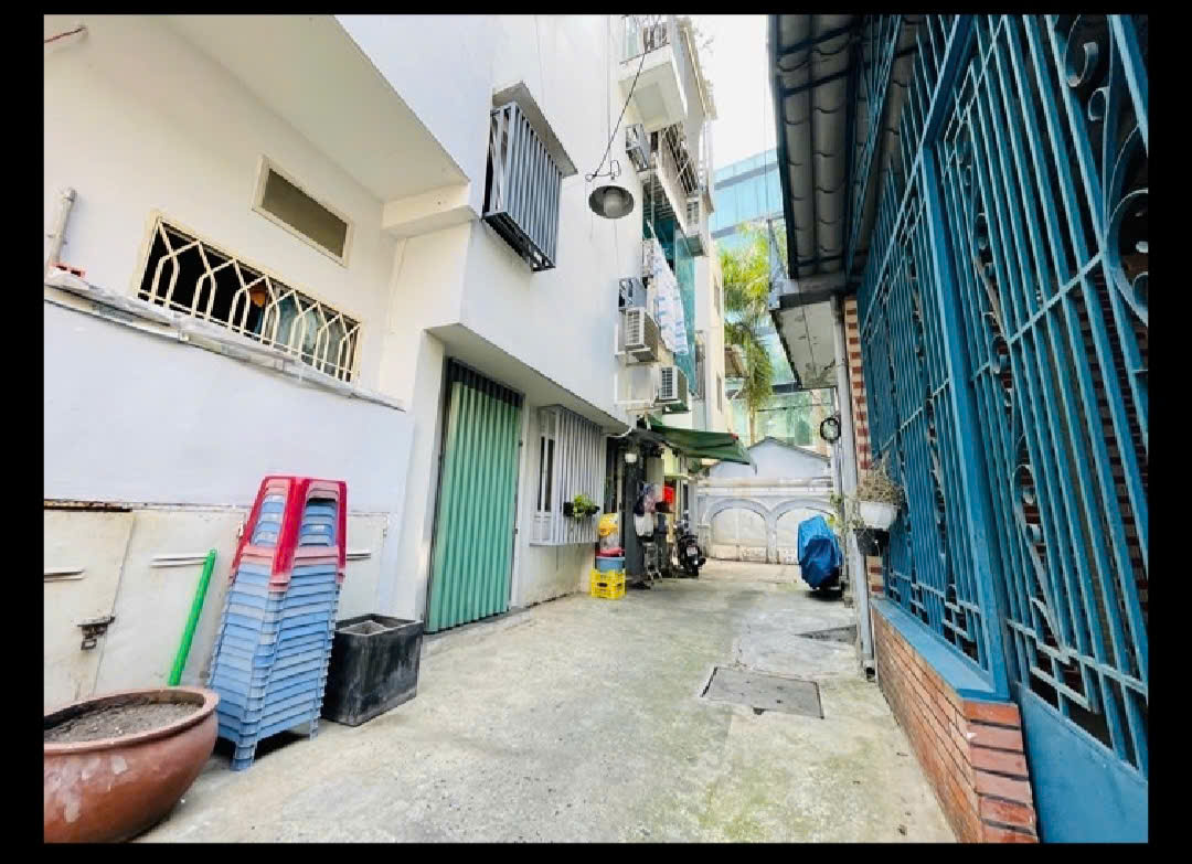 Bán nhà mặt tiền Nguyễn Đình Chính, P.8, Phú Nhuận, gần UBND Phú Nhuận, 3 tầng bê tông, 30 m2, tiện ở và cho thuê. Giá nhỉnh 8 tỷ (còn thương lượng)