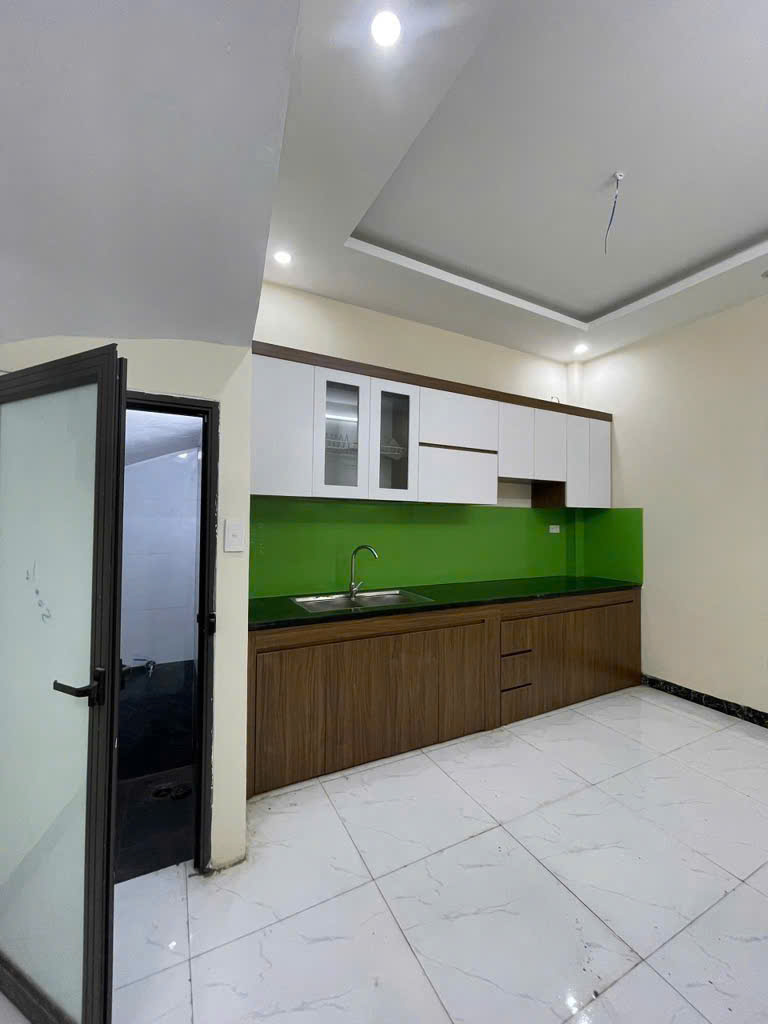 Nhà 32m cách mặt đường lớn 20m giá chỉ 4,x tỷ