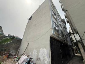 Nhà 32m cách mặt đường lớn 20m giá chỉ 4,x tỷ