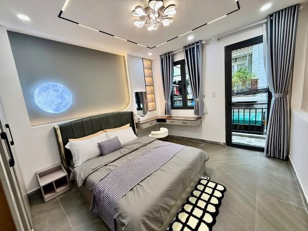 Nhà mới 4 tầng - Ngang 5m - Gần Bệnh viện Y Dược- Hẻm Xe hơi- Chỉ 5.X Tỉ