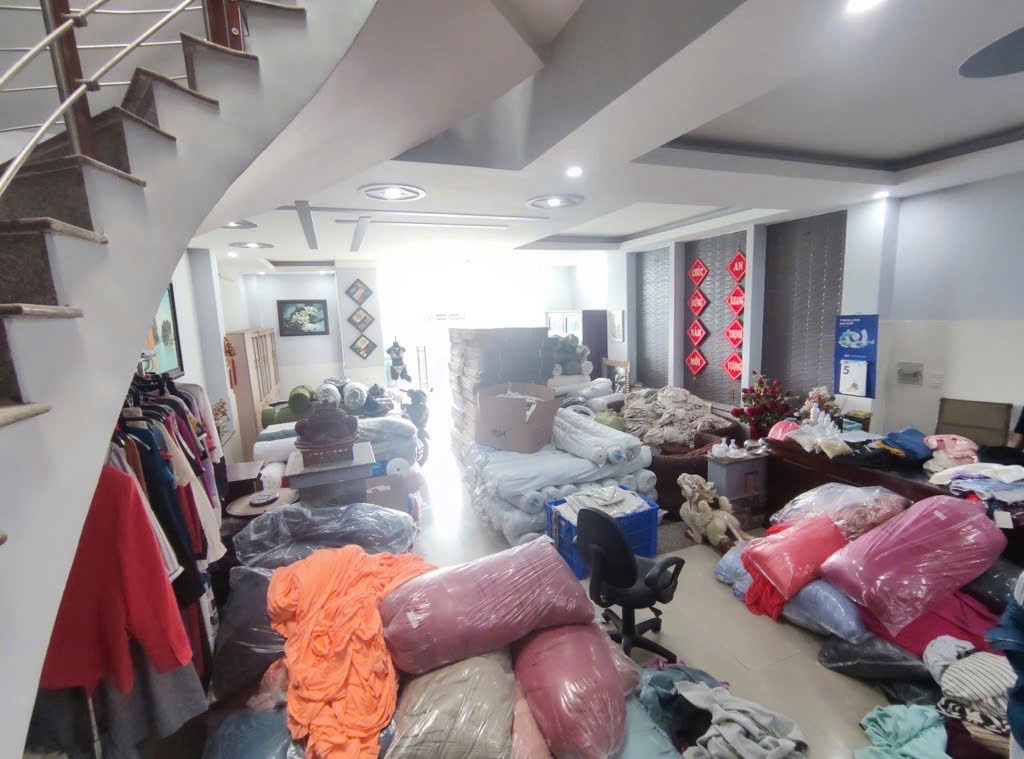 NHÀ CẦN BÁN GẤP 9 TỶ , GẦN SONG HÀNH , TRUNG CHÁNH , HÓC MÔN , DIỆN TÍCH 150m2