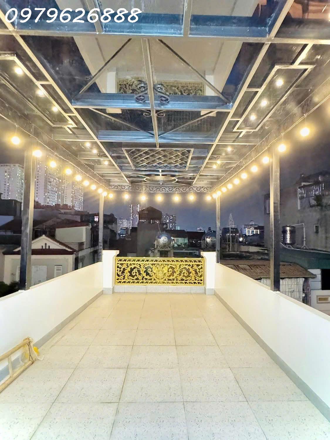 SIÊU PHẨM NHÀ PHỐ HOÀNG QUỐC VIỆT. FULL NỘI THẤT CAO CẤP, THANG MÁY,  Ô TÔ VÀO NHÀ. CHỈ VIỆC XÁCH