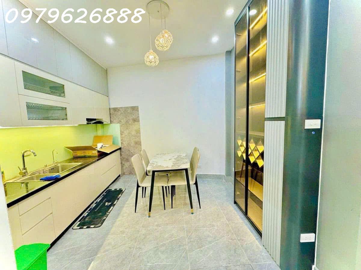 SIÊU PHẨM NHÀ PHỐ HOÀNG QUỐC VIỆT. FULL NỘI THẤT CAO CẤP, THANG MÁY,  Ô TÔ VÀO NHÀ. CHỈ VIỆC XÁCH