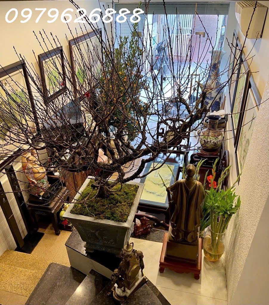 NHÀ PHỐ HOÀNG QUỐC VIỆT. FULL NỘI THẤT CAO CẤP, THANG MÁY,  Ô TÔ VÀO NHÀ. CHỈ VIỆC XÁCH VALI VỀ Ở