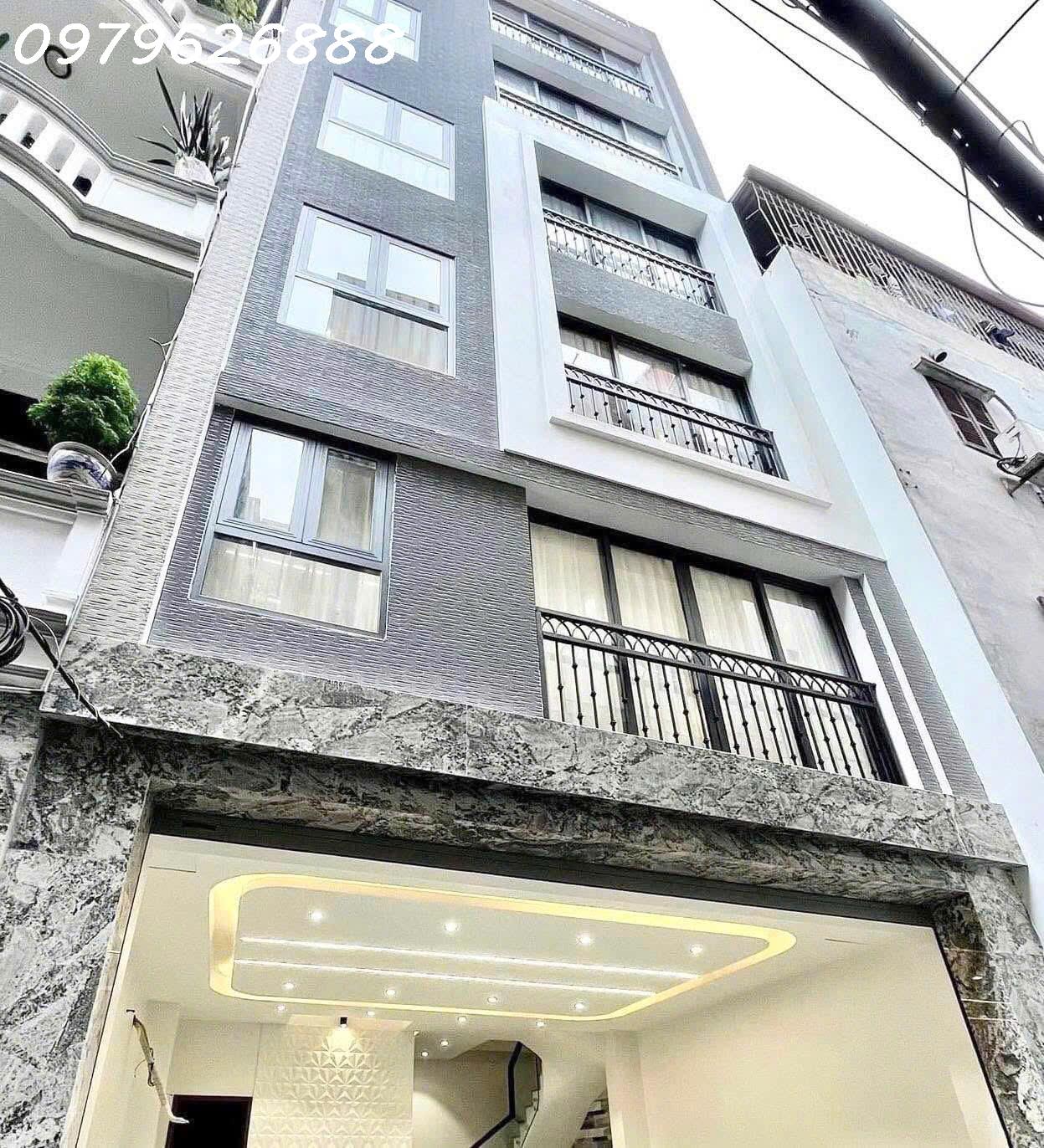 NHÀ PHỐ HOÀNG QUỐC VIỆT. FULL NỘI THẤT CAO CẤP, THANG MÁY,  Ô TÔ VÀO NHÀ. CHỈ VIỆC XÁCH VALI VỀ Ở