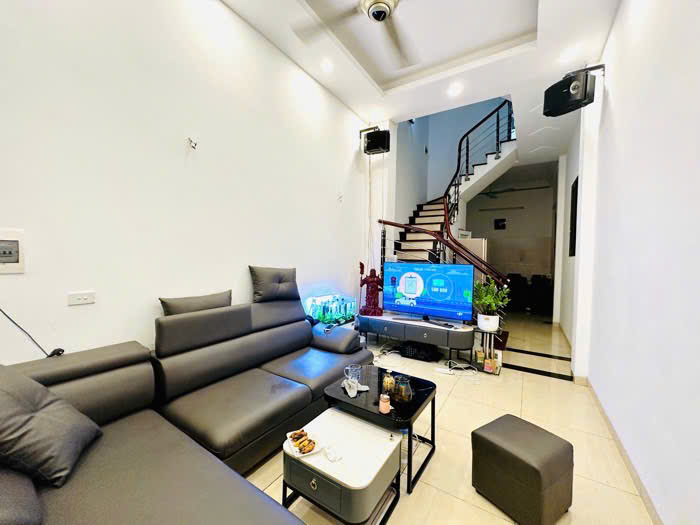 Bán Nhà Tôn Thất Tùng,Nhà Mặt Ngõ,39m2x5,Hơn 9 Tỷ