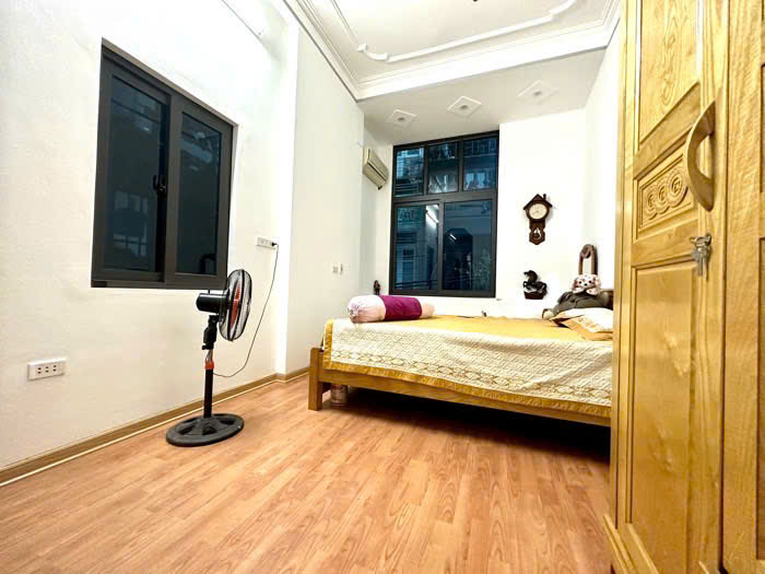 Bán Nhà Tôn Thất Tùng,Nhà Mặt Ngõ,39m2x5,Hơn 9 Tỷ