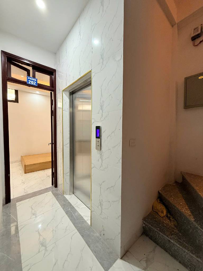 Ngã 5 Ô Chợ Dừa,CCMN Dòng Tiền,full nội thát ,40m2x6,9,9 tỷ