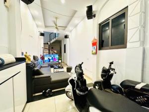 Bán Nhà Tôn Thất Tùng,Nhà Mặt Ngõ,39m2x5,Hơn 9 Tỷ