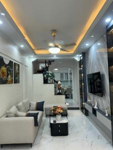 BÁN NHÀ MỸ ĐÌNH- 50M RA Ô TÔ TRÁNH- DÂN XÂY CỰC CHẤT- NGÕ RỘNG ĐẸP- SỔ A4 SIÊU ĐẸP- HÀNG HIẾM ĐẸP CHỐT NHANH.