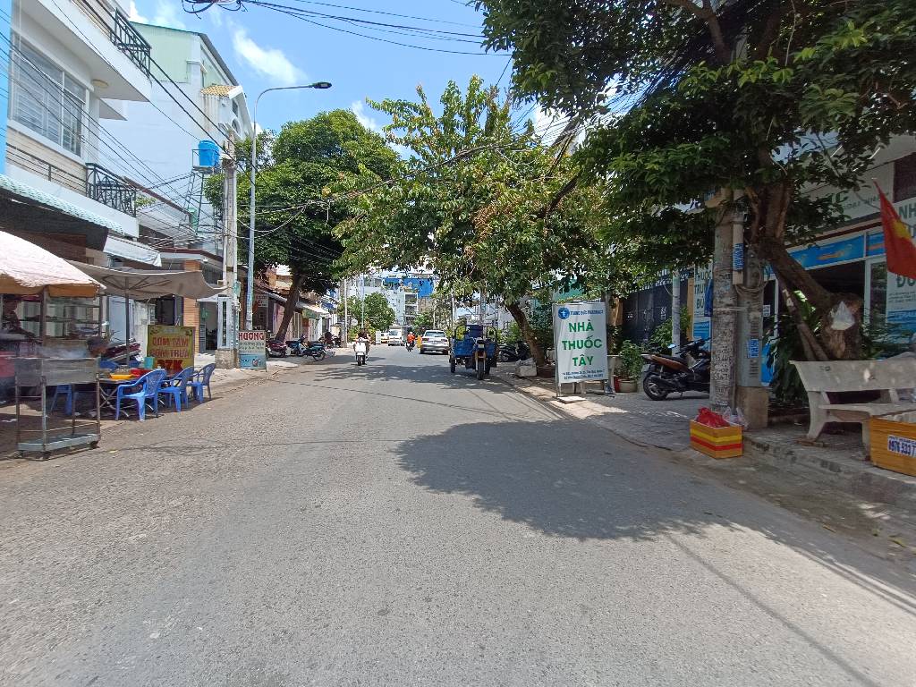 MẶT TIỀN ĐANG KINH DOANH – VỊ TRÍ ĐẮC ĐỊA, KHU VỰC SẦM UẤT, PHÙ HỢP KINH DOANH MỌI NGÀNH NGHỀ