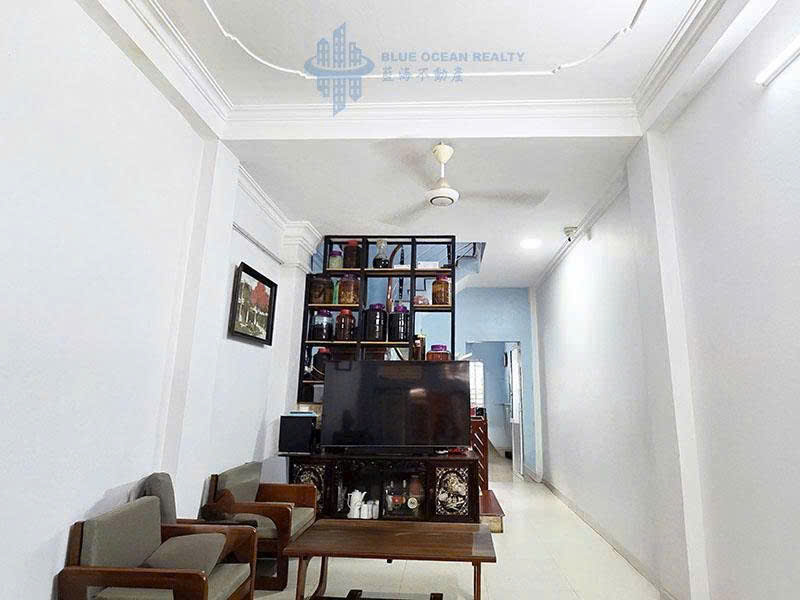 Nhà 3 tầng Hoàng Hoa Thám - 2 mặt thoáng. 10 M ra đường 2 oto tránh . 20 M ra đường lớn HOÀNG HOA THÁM