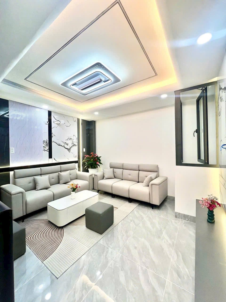 GẦN HOÀNG QUỐC VIỆT QUẬN 7 - NHÀ ĐẸP LÓA MẮT - HẺM SẠCH - 4.3X17.9M -  5 TỶ 7