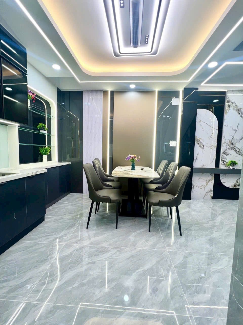 GẦN HOÀNG QUỐC VIỆT QUẬN 7 - NHÀ ĐẸP LÓA MẮT - HẺM SẠCH - 4.3X17.9M -  5 TỶ 7