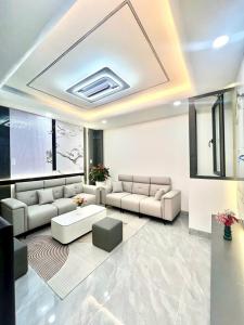 GẦN HOÀNG QUỐC VIỆT QUẬN 7 - NHÀ ĐẸP LÓA MẮT - HẺM SẠCH - 4.3X17.9M - 5 TỶ 7
