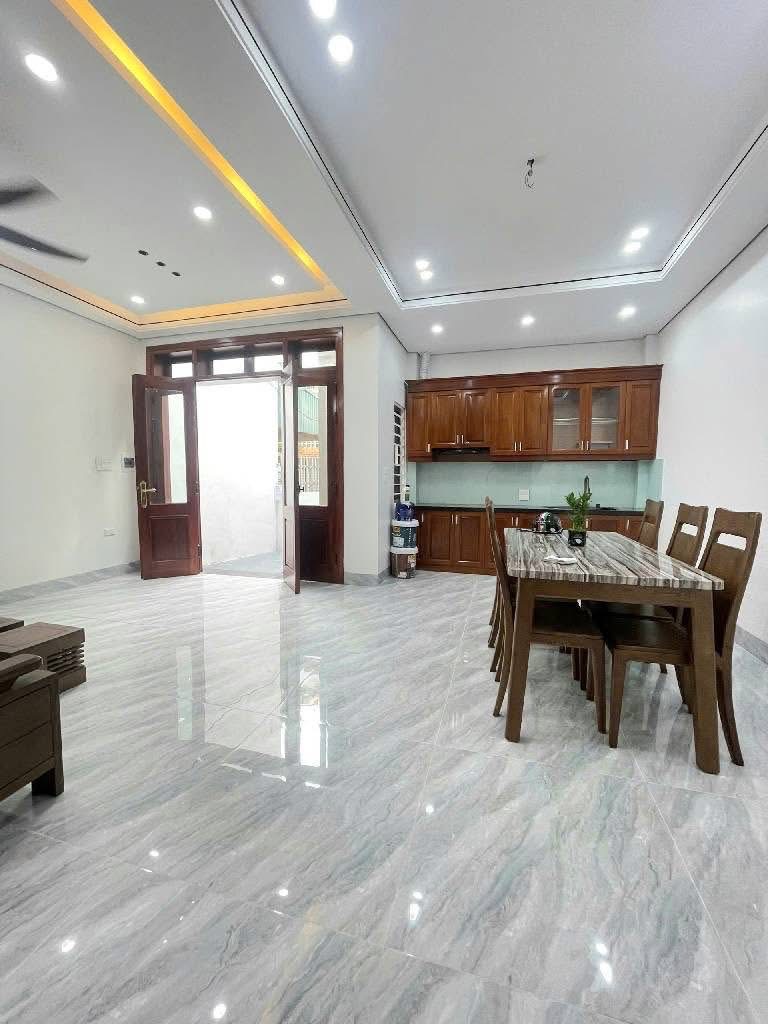 “Hàng kín bay ngay trong ngày” 40m2 ô tô đỗ ngay cửa mà chưa đến 7 tỷ Diện tích 40m2 Ngõ ô tô