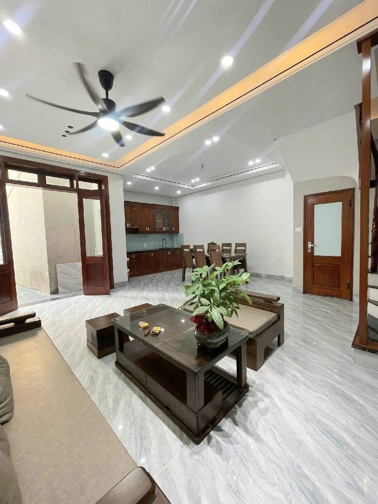 “Hàng kín bay ngay trong ngày” 40m2 ô tô đỗ ngay cửa mà chưa đến 7 tỷ Diện tích 40m2 Ngõ ô tô