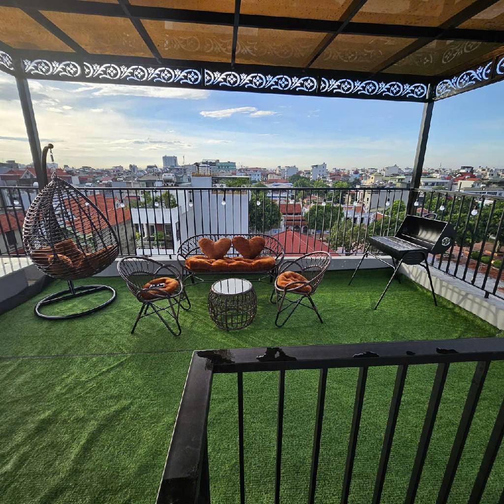 NHÀ FULL NỘI THẤT- Ô TÔ TRÁNH - ĐƯỜNG THÔNG- KINH DOANH- HOA LÂM LONG BIÊN