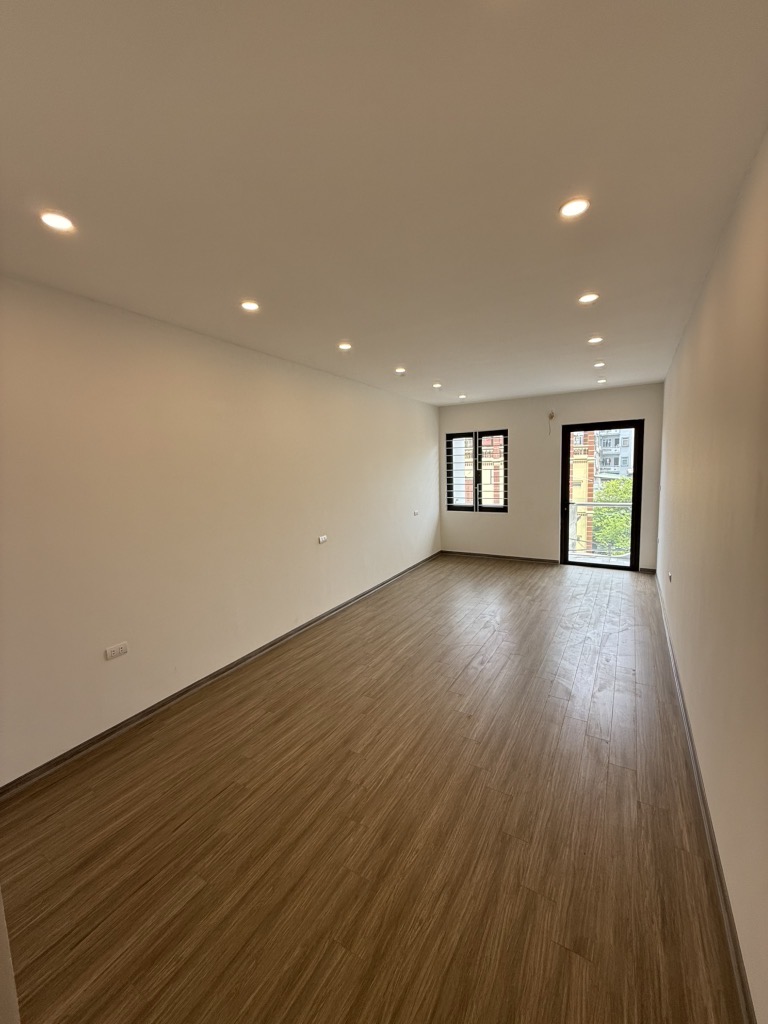 KINH DOANH-Ô TÔ TRÁNH- NHÀ 5 TẦNG CÓ THANG MÁY- VIỆT HƯNG LONG BIÊN