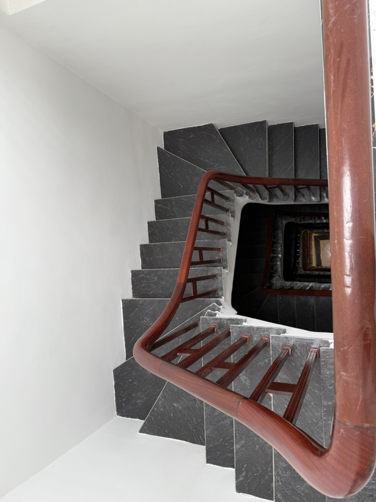 KINH DOANH-Ô TÔ TRÁNH- NHÀ 5 TẦNG CÓ THANG MÁY- VIỆT HƯNG LONG BIÊN