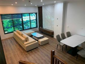 NHÀ FULL NỘI THẤT- Ô TÔ TRÁNH - ĐƯỜNG THÔNG- KINH DOANH- HOA LÂM LONG BIÊN