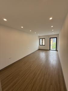 KINH DOANH-Ô TÔ TRÁNH- NHÀ 5 TẦNG CÓ THANG MÁY- VIỆT HƯNG LONG BIÊN